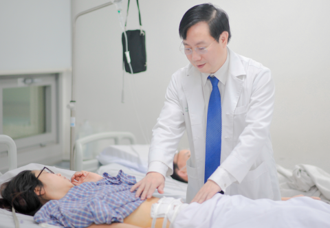 Bất ngờ đi khám tổn thương trên da phát hiện ung thư dạ dày ác tính